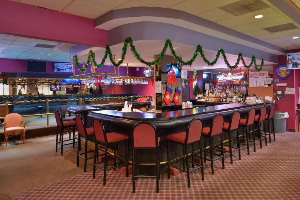 Americas Best Value Inn & Suites Victoria Εξωτερικό φωτογραφία