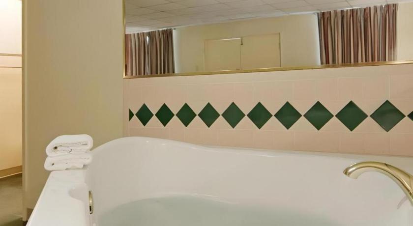 Americas Best Value Inn & Suites Victoria Εξωτερικό φωτογραφία